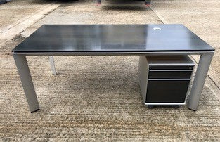 Beanie Dark Top Ali Frame Desk