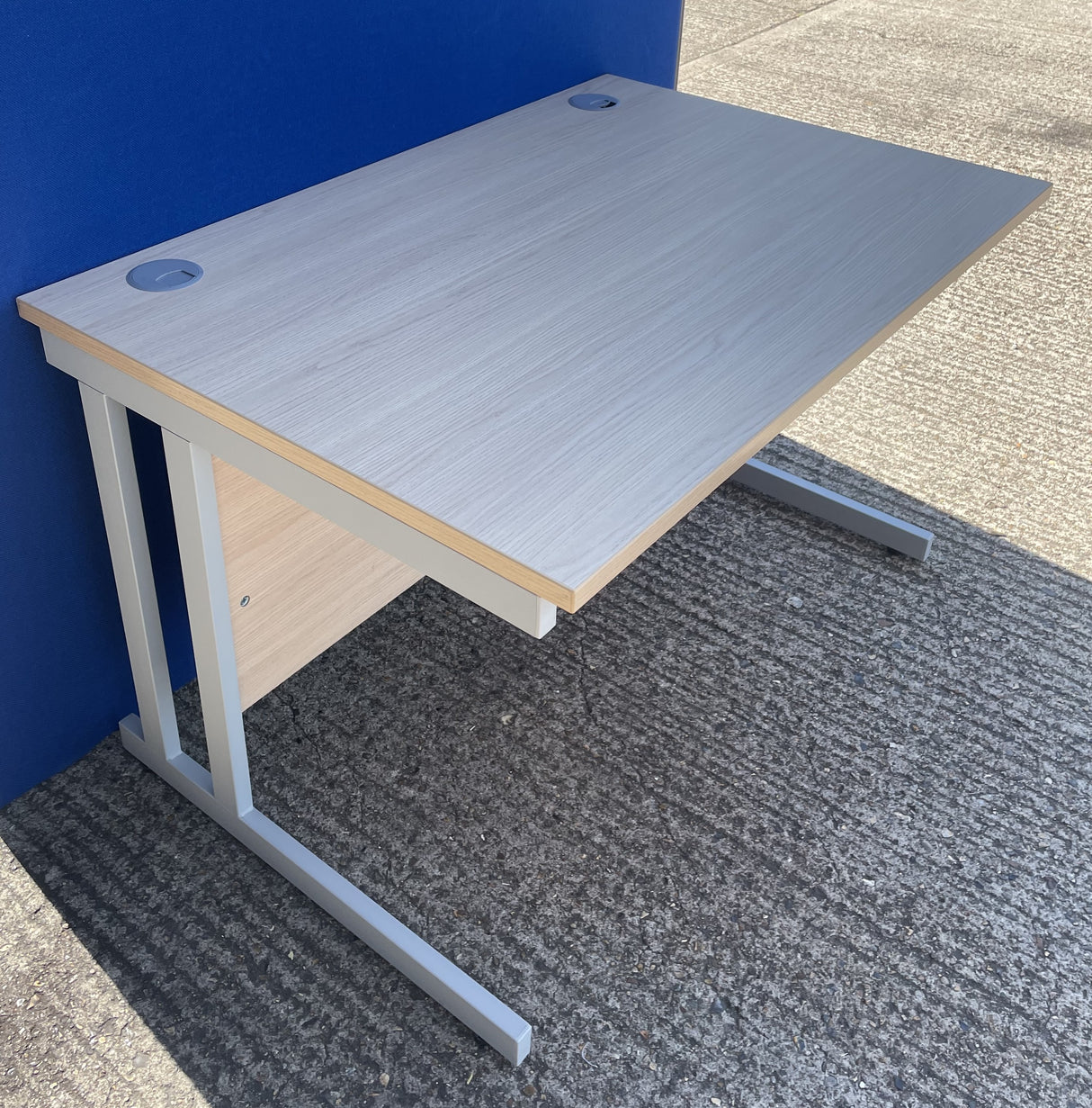 Straight Cantilever Desk 1200x800mm
