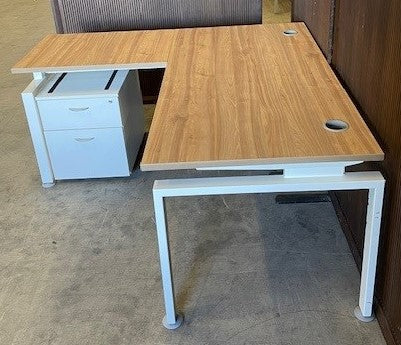 Executive Desk with Return & Integrated Pedestal