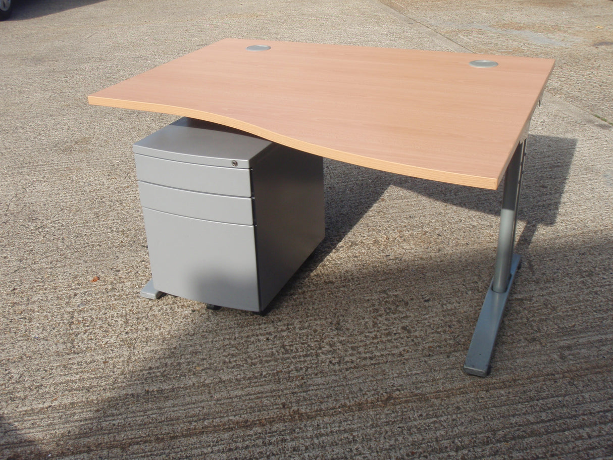 Beech 1200 FT2 Wave Desk with Grey Metal Pedestal