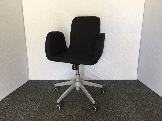 Black Classic Style Swivel Chair