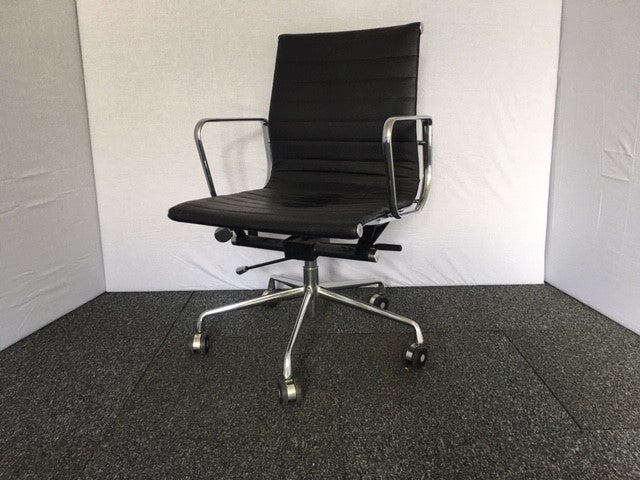 Black Italian Ribbed Desk Chair