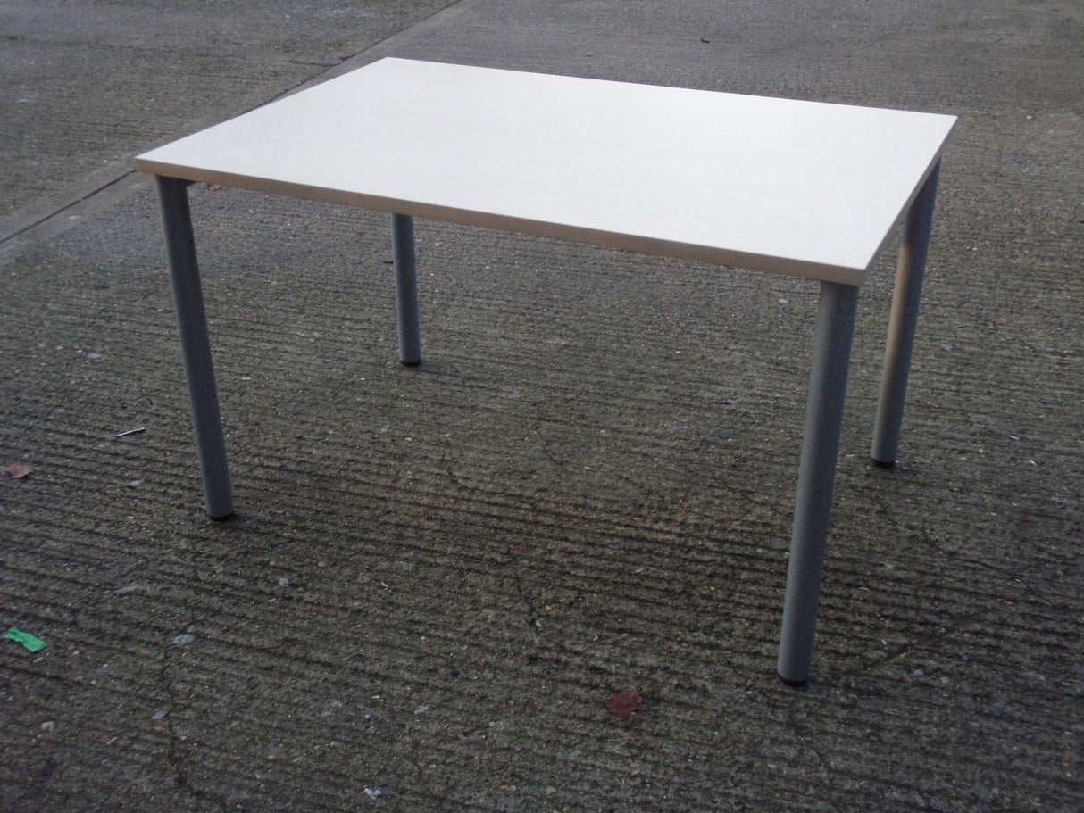 Maple Table 1200 x 800