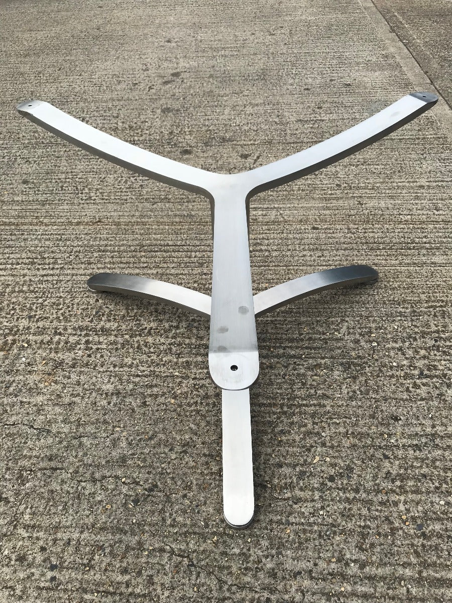 Red Glass Circular Meeting Table With Chrome Base