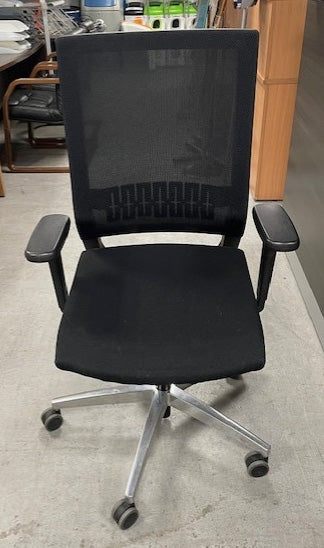 Viasit Black Mesh & Chrome Base Operators Chair