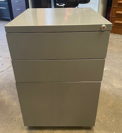 Grey Metal 3 Draw Pedestal