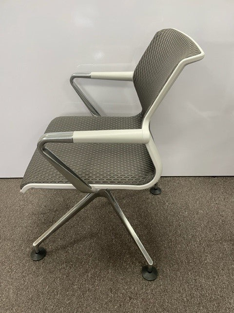 Vitra Unix Visitor Arm Chair