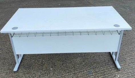 White 1400 x 800 Desk With Modesty Panel