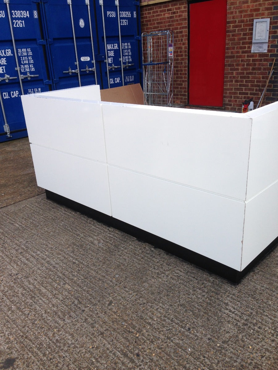 White Reception (No Counter Inside)