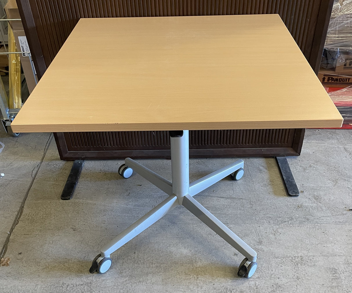 Bene Square Height Adjustable Table
