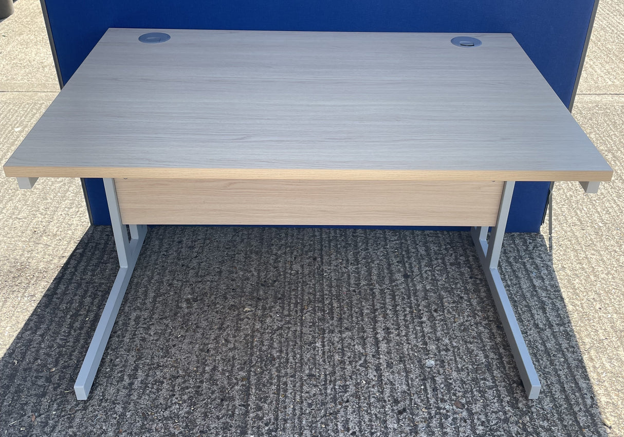 Straight Cantilever Desk 1200x800mm
