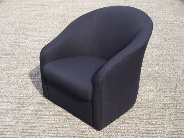 Black Curved Tub Chair