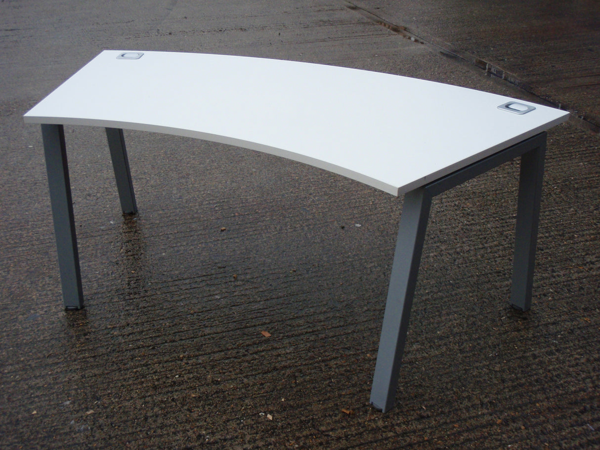 Curved White Desk 1800 x 800