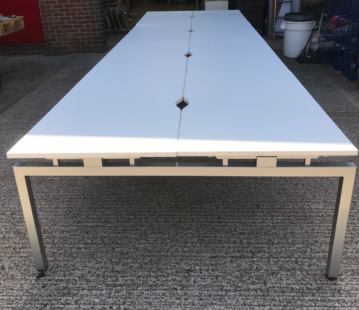 White & Silver Frame 8 User Bench System