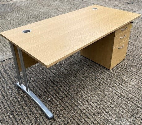 Straight Cantilever Desk 1600x800 Oak