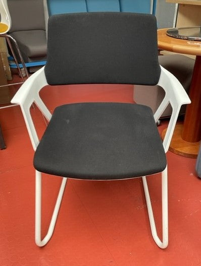 Insterstuhi Black & White Frame Visitor Chair