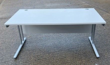 White 1400 x 800 Desk With Modesty Panel